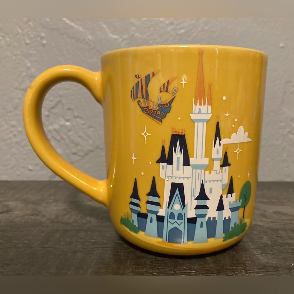 Disney Minnie Mouse 'Mom' Yellow Coffee Mug - Picture 5 of 7